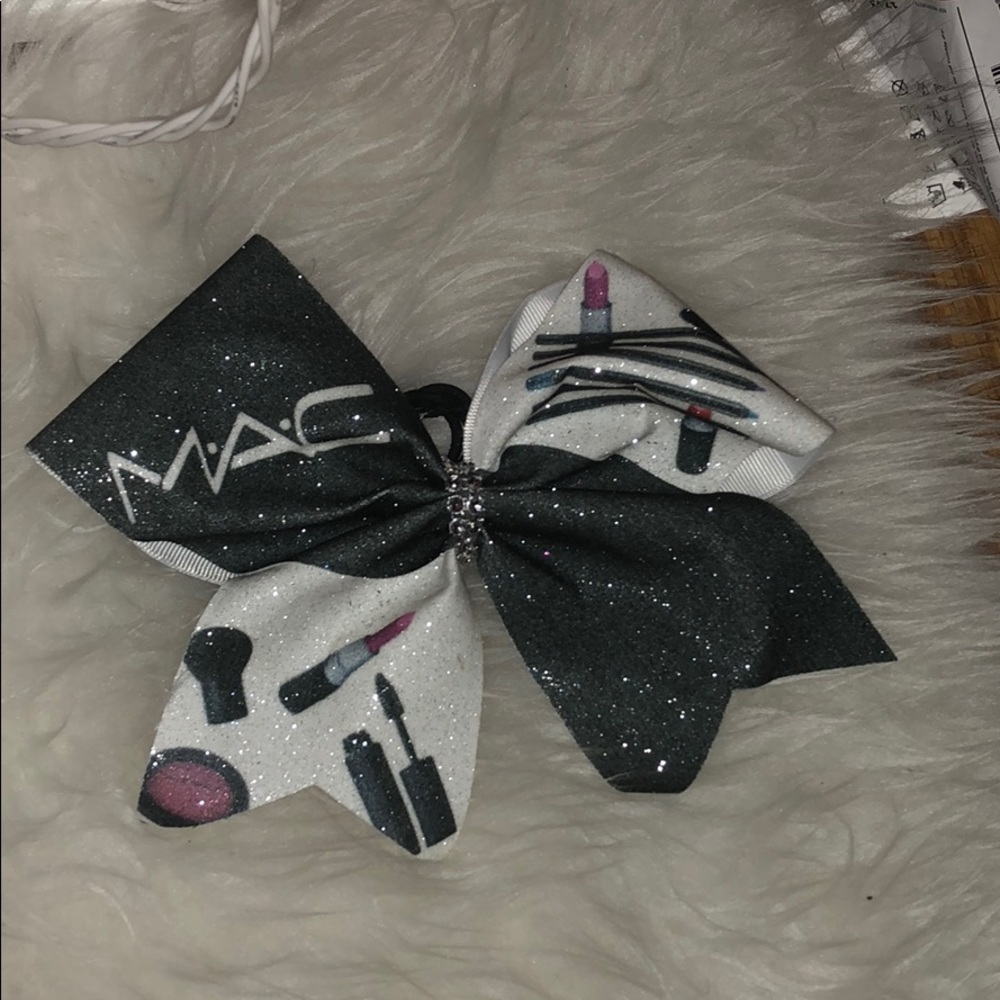 Cheer bow
